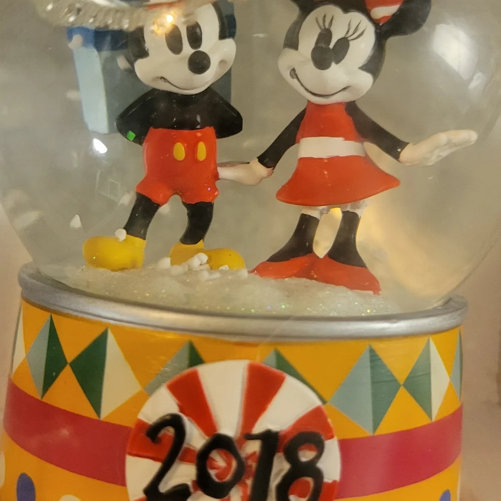 Disney let mickey